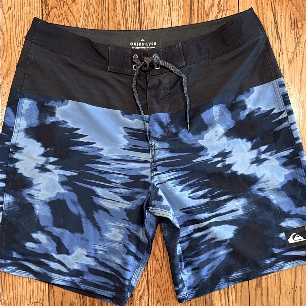 Quick Silver Board Shorts SZ 34”